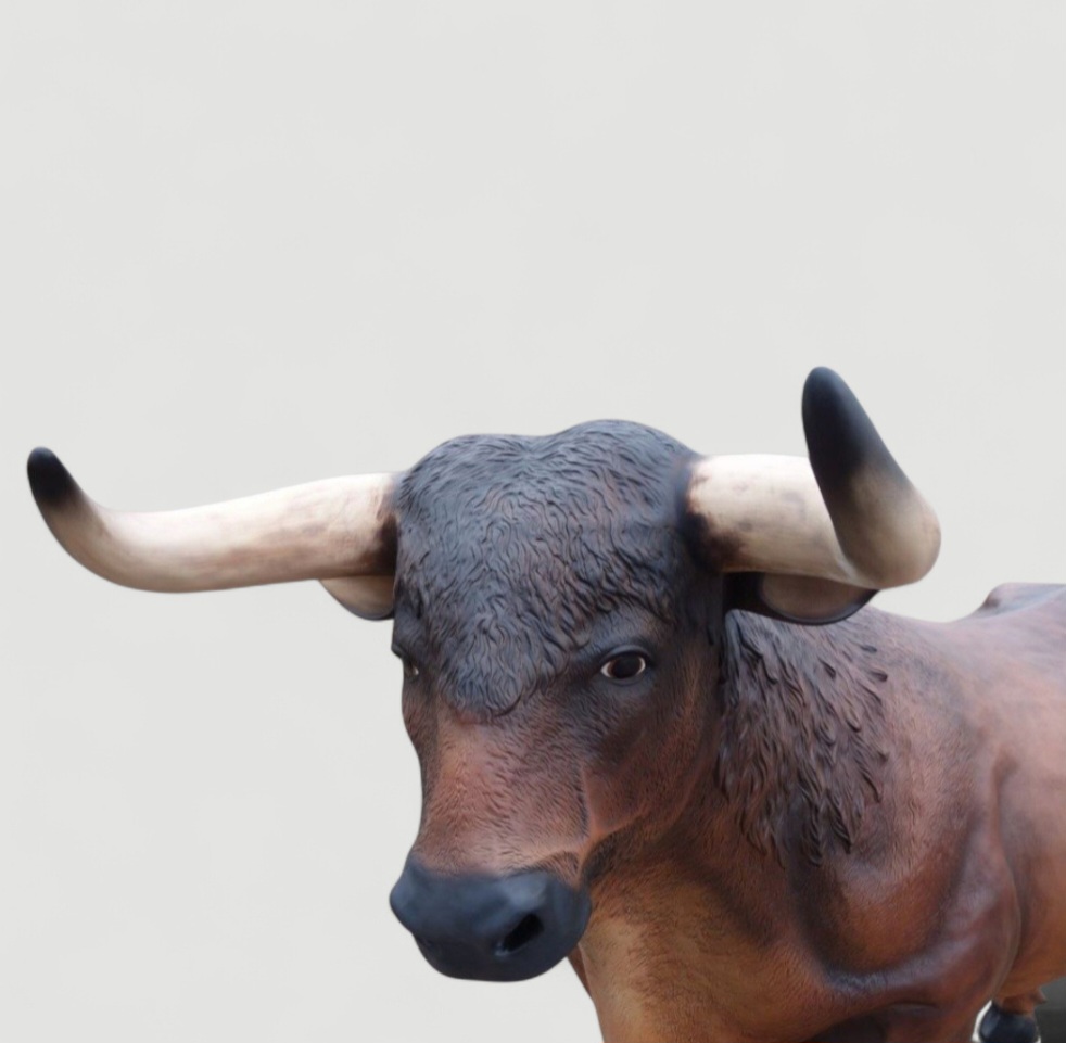 Lebensgroßer Bulle Stier Toro: Tierische Deko Figur, 240 cm groß.