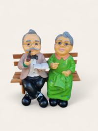 Oma und Opa auf der Bank bei garten-fantasy