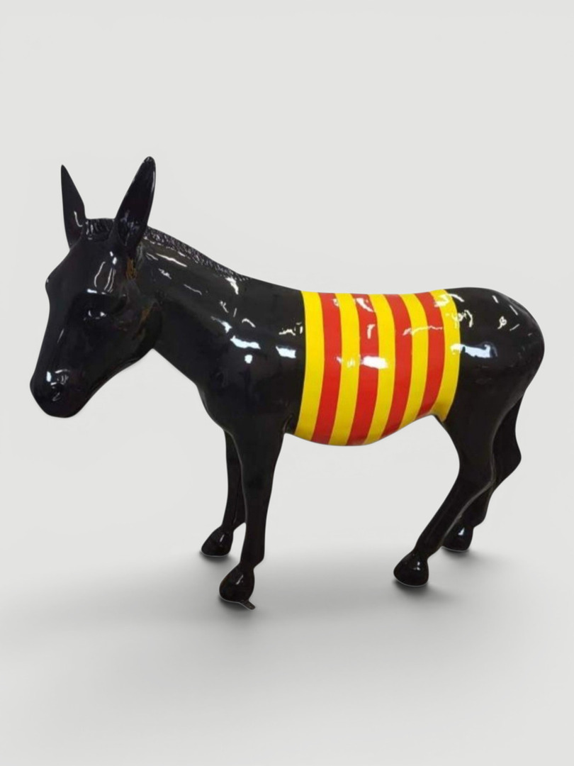 Lebensgroße Esel-Dekorationsfigur (174 cm) mit schwarz glänzender Oberfläche und katalanischen Streifen