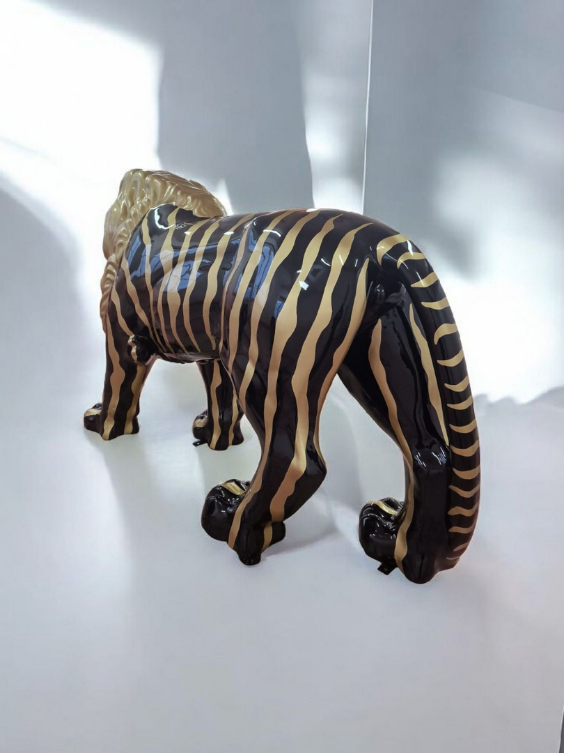 Löwe Löwe Statue: Lebensgroße Deko Figur, schwarz und gold gestreift, italienisches Design, 190 cm.