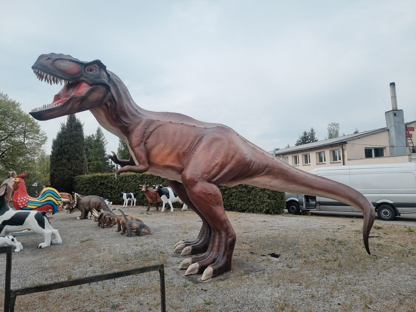 Lebensgroßer T-Rex (Gigantische 7.5-Meter-Statue) – Tyrannosaurus Rex Urzeit-Dekoration