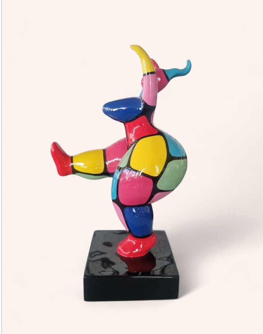 Nana Dynamische abstrakte "NANA" Skulptur: Handbemalte Kunstharz Skulptur bis 85 cm.