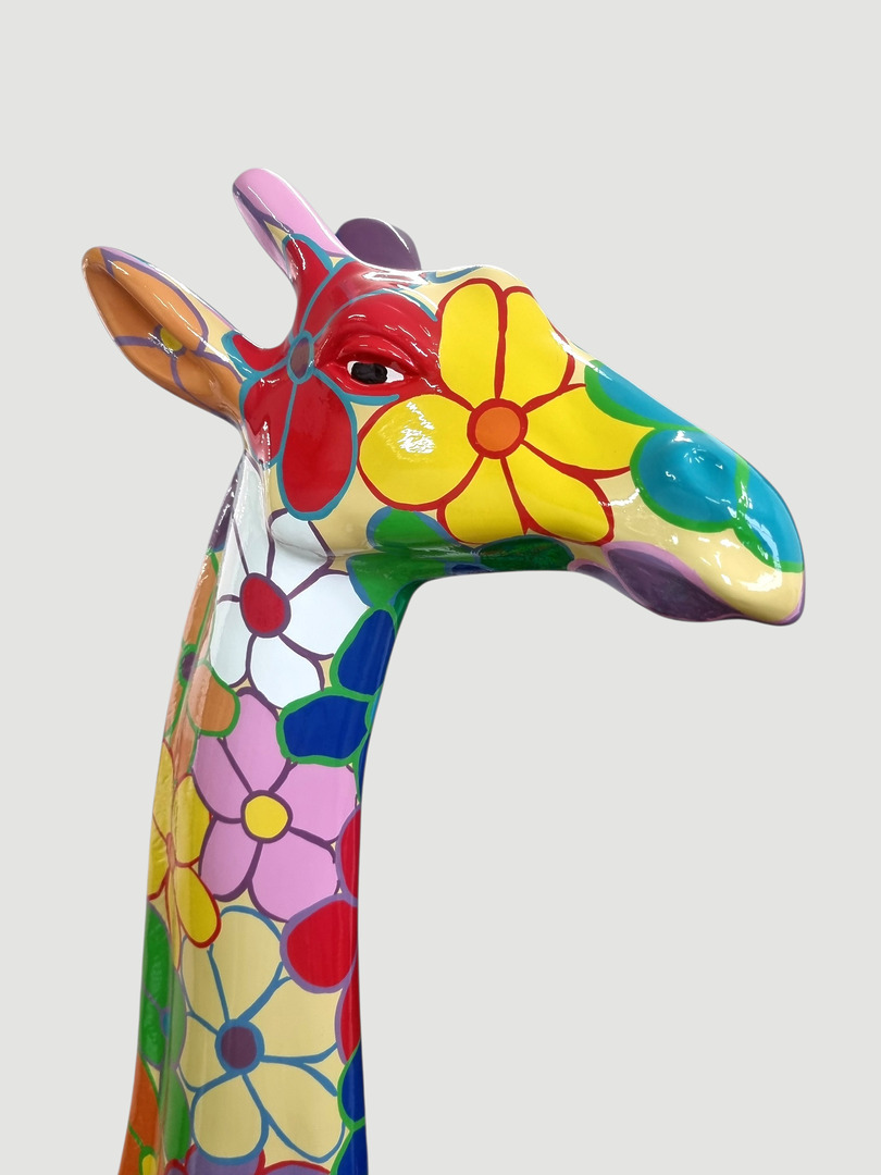 Giraffe Handbemalte Giraffenskulptur mit bunten Blumenmustern in 70 cm Höhe.