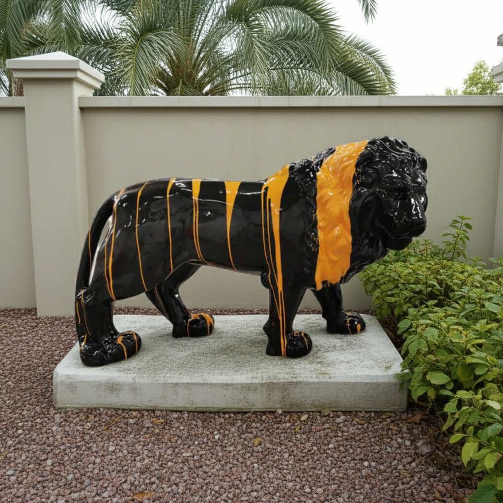 Bunte Löwefigur "Afrikanischer Löwe" in Lebensgröße aus Harz, ideal für Garten oder Innenbereich