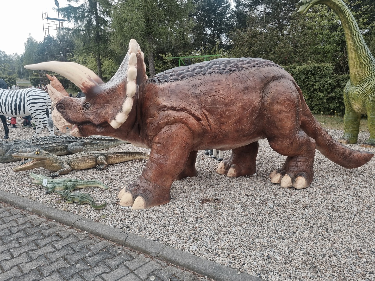 Lebensgroßer Triceratops Dinosaurier Figur, 465 cm, naturgetreue Nachbildung