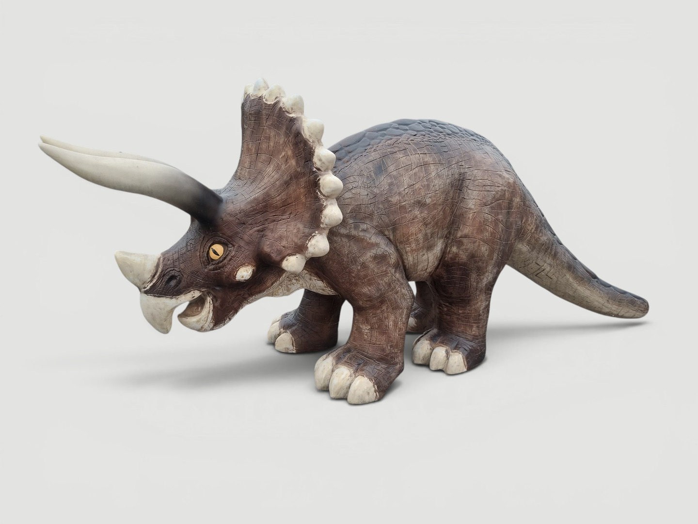 Lebensgroßer Triceratops Dinosaurier Figur für Freizeitparks, 250 cm