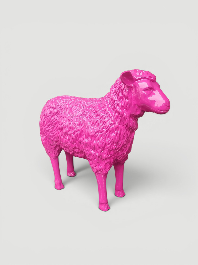 Schaf Lebensgroßes, pink lackiertes Deko Schaf aus Kunststoff, 75 cm.