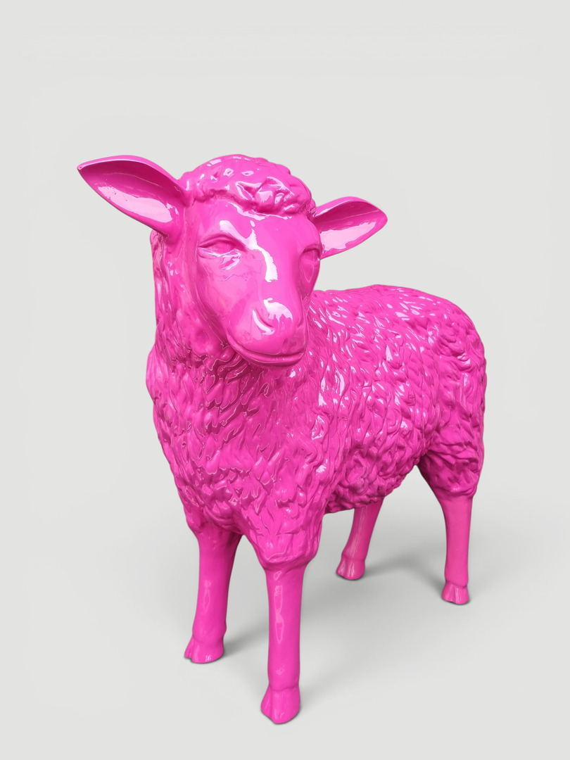 Lebensgroße pinke Deko Schaf Figur für Haus und Garten, 75 cm hoch.