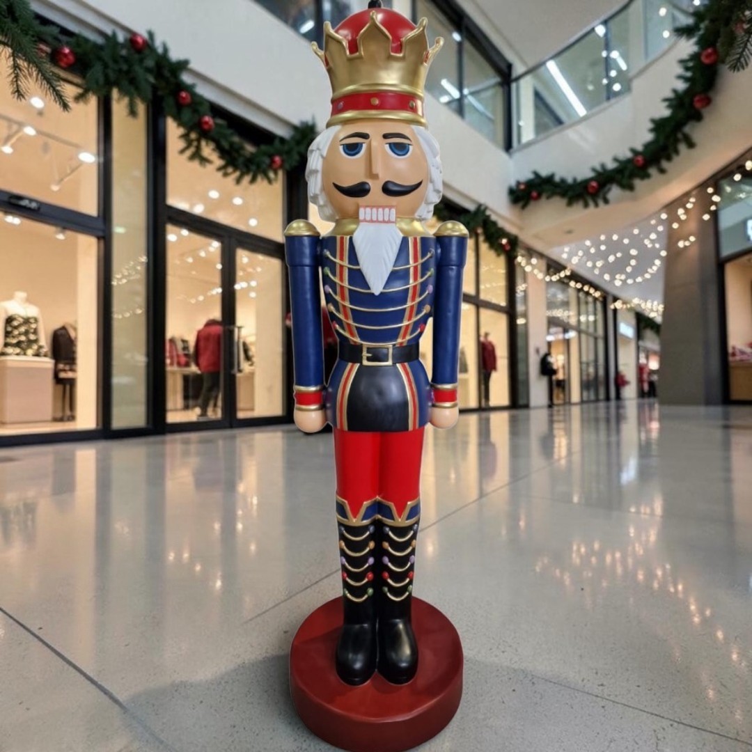 Lebensgroßer Nussknacker König mit Krone, 200cm, für Weihnachtsdekoration und Werbung.