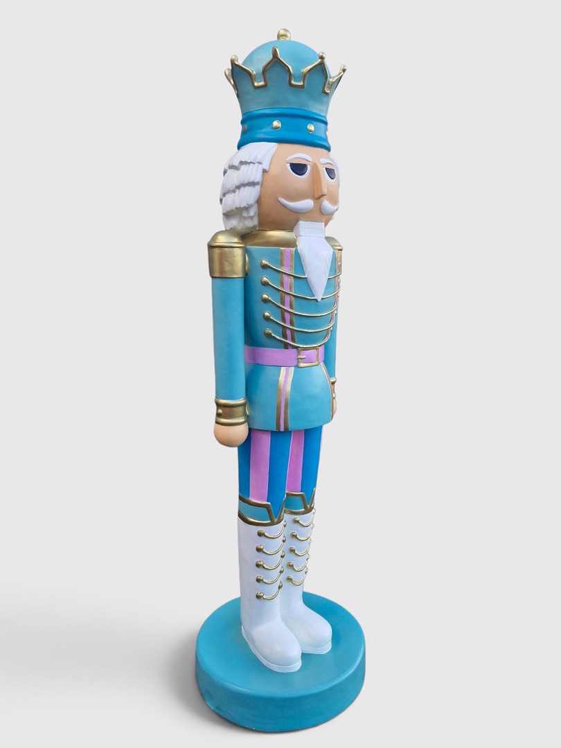 XXL Nussknacker König Dekoration in Blau und Gold, 200 cm hoch, mit Krone und Uniform.