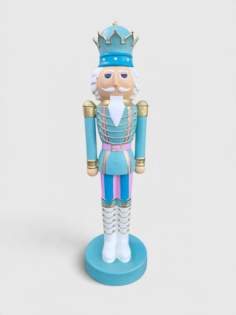 XXL Nussknacker König mit blauer Krone und bunter Uniform, 200 cm Werbedekoration.