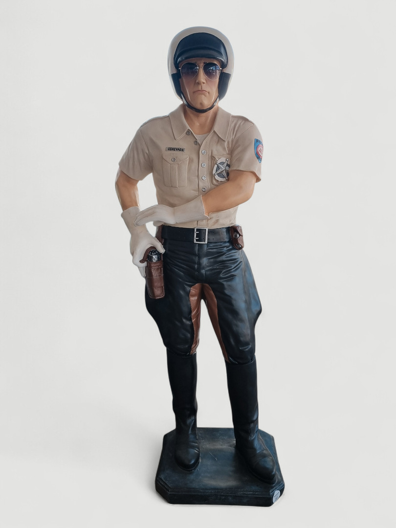 USA Cop Polizist Mann lebensgroß: 183 cm große Statue eines US-amerikanischen Polizisten.