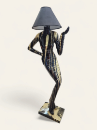 Stehende Lampe XXL Groß als Frau bei shop.garten-fantasy.de