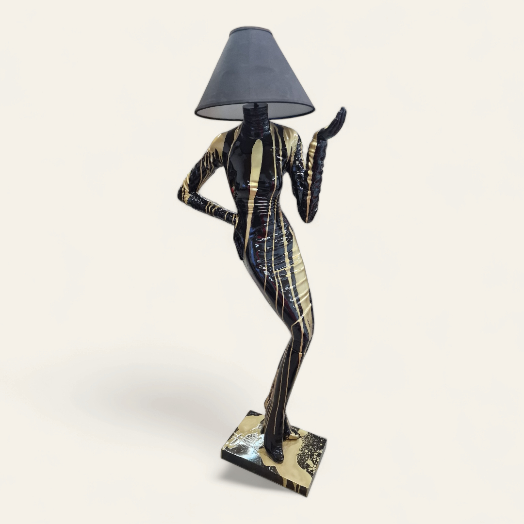 Lebensgroße Sexy Frau stehend Skulptur Stehlampe Schwarz-Gold 180 cm Groß 1 Stehende Lampe XXL Groß als Frau bei shop.garten-fantasy.de