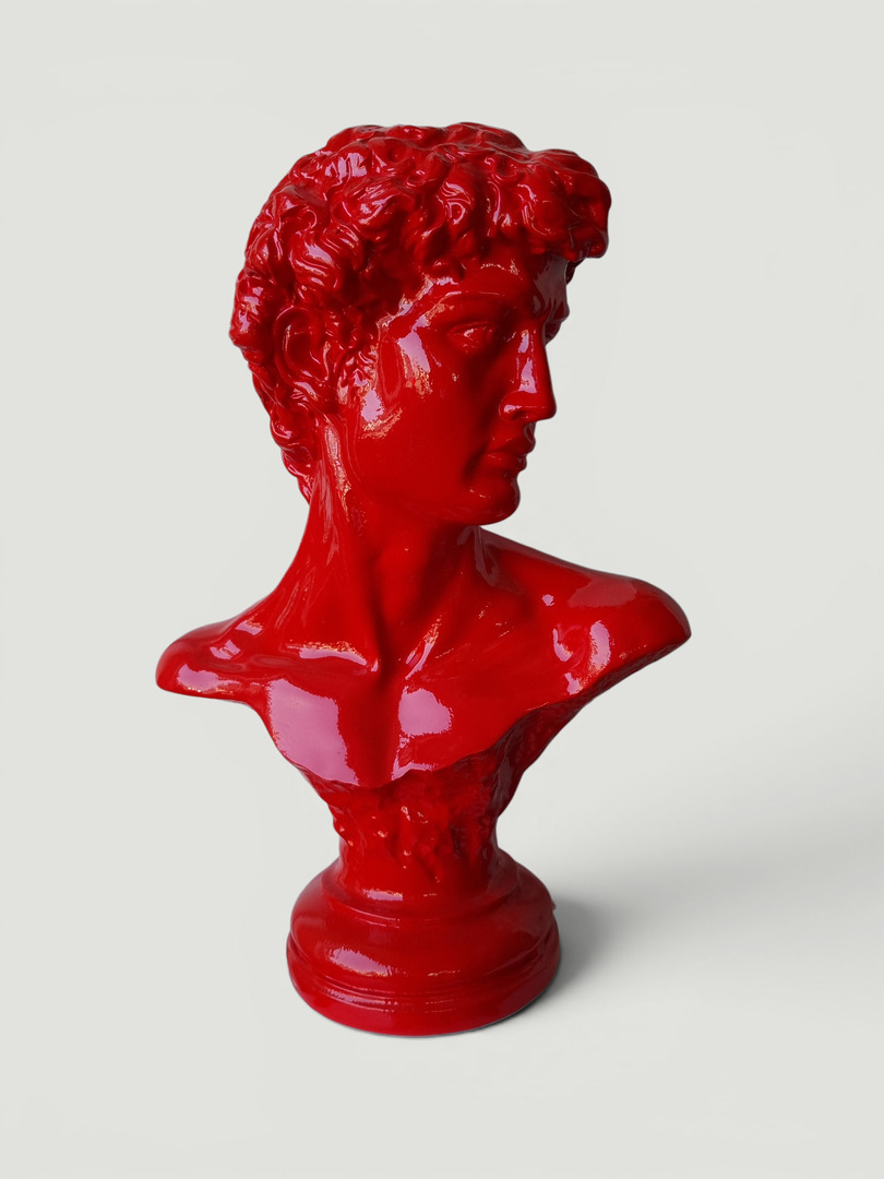 Rote römische David-Büste als Dekorationsartikel mit glänzendem Finish und einer Größe von 55 cm.