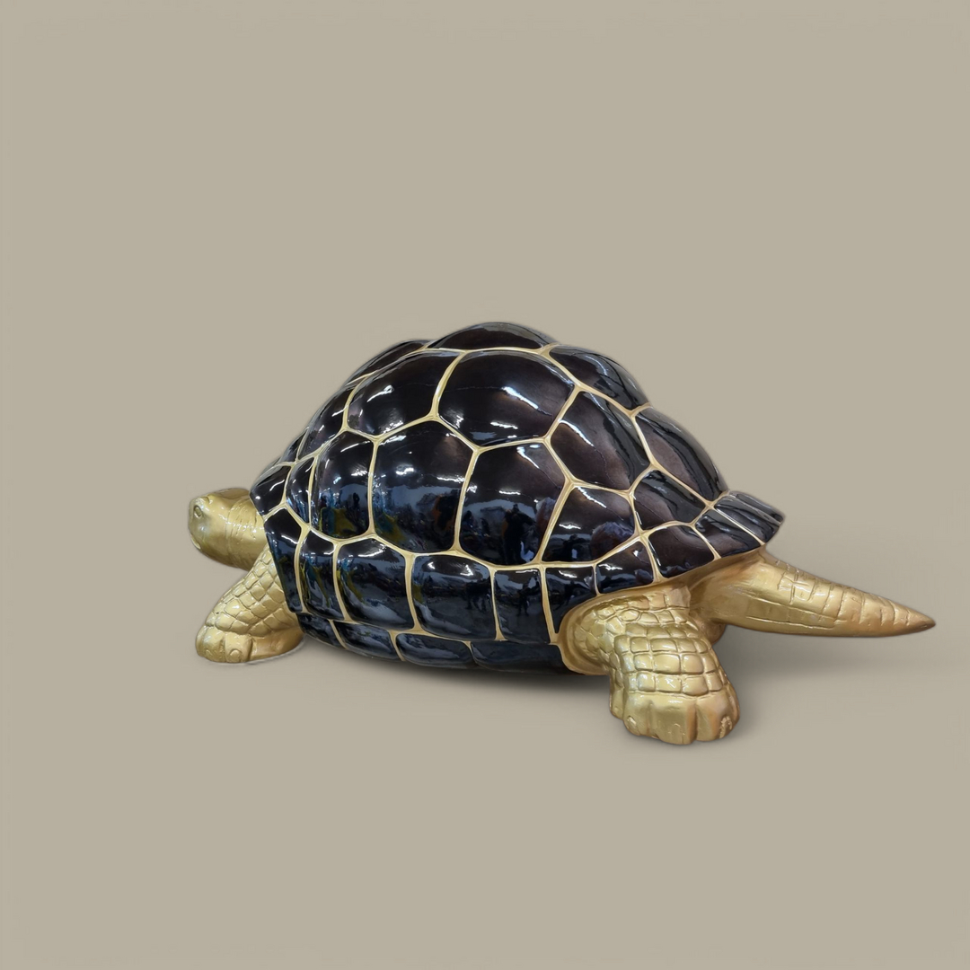 Schildkröte Goldene Schildkröte, 109 cm: XXL Haus- und Gartendekoration, schwarzer Panzer, goldene Beine.