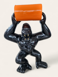 Gorilla mit Fass 250 cm Groß XXL Deko Figuren bei shop.garten-fantasy.de
